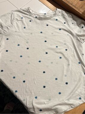 Sonoma White Tee with Blue Star Print